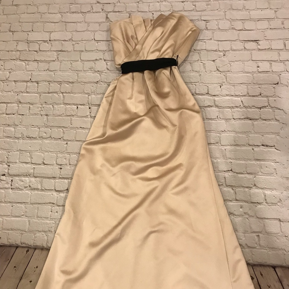 White by Vera Wang size 6 formal dress
